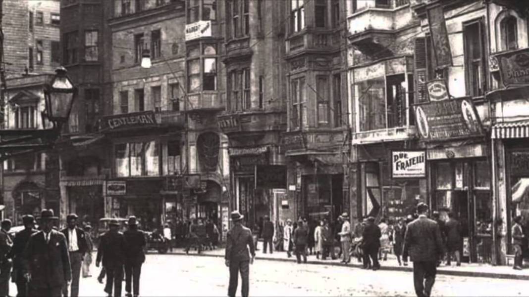 Beyoğlu'nun ismindeki "Bey" ve "Oğlu" Kim? 24